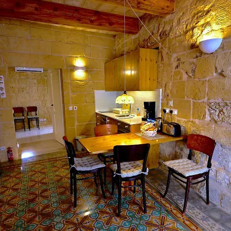 Cosy Haven, 96 Triq Il-karita', Gozo Apartment